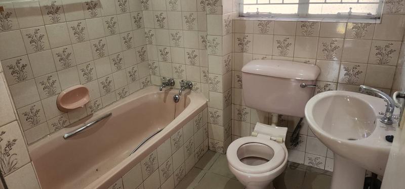 6 Bedroom Property for Sale in Brackendowns Gauteng