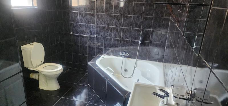 6 Bedroom Property for Sale in Brackendowns Gauteng