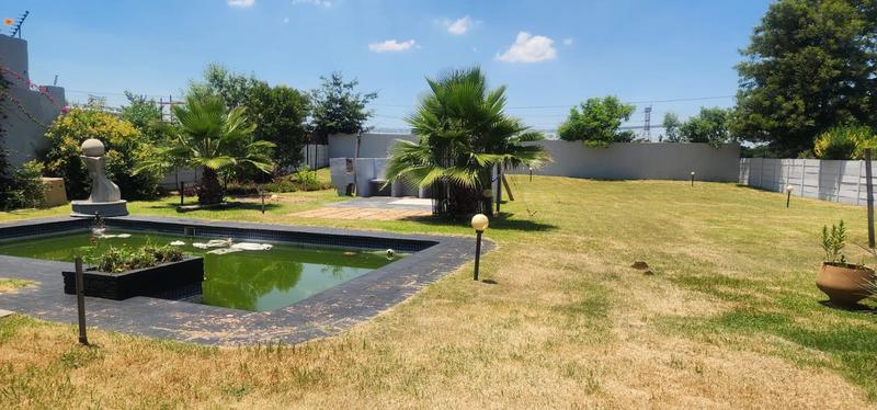 6 Bedroom Property for Sale in Brackendowns Gauteng
