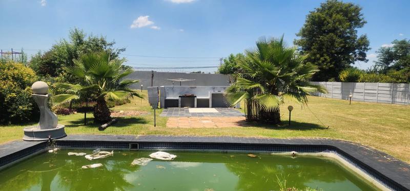 6 Bedroom Property for Sale in Brackendowns Gauteng