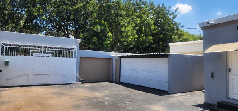 6 Bedroom Property for Sale in Brackendowns Gauteng