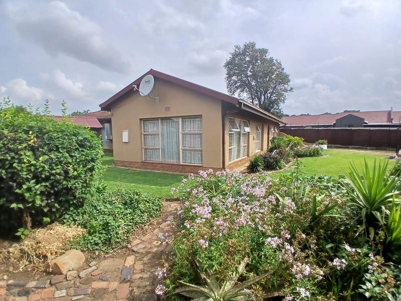 4 Bedroom Property for Sale in Lodeyko Gauteng