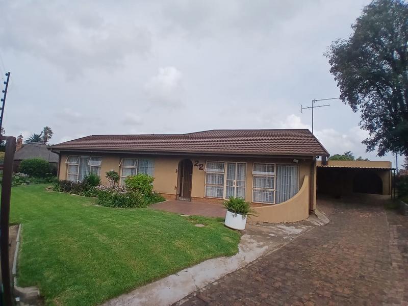 4 Bedroom Property for Sale in Lodeyko Gauteng
