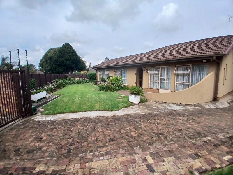 4 Bedroom Property for Sale in Lodeyko Gauteng