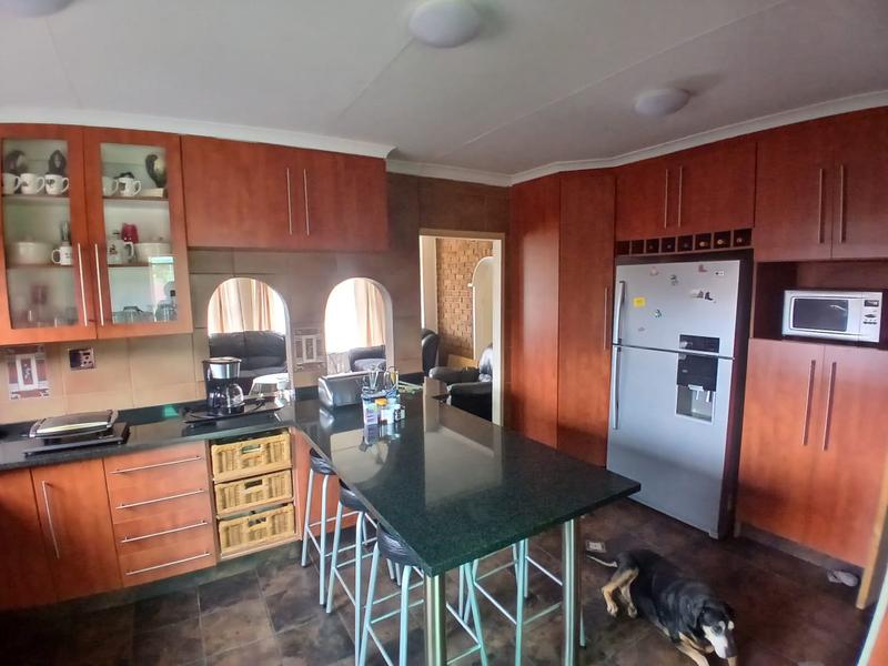 4 Bedroom Property for Sale in Lodeyko Gauteng