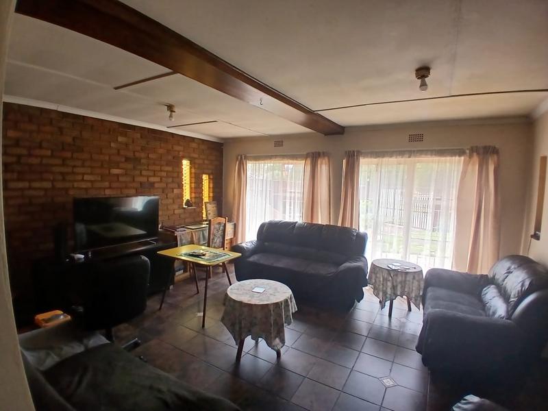 4 Bedroom Property for Sale in Lodeyko Gauteng