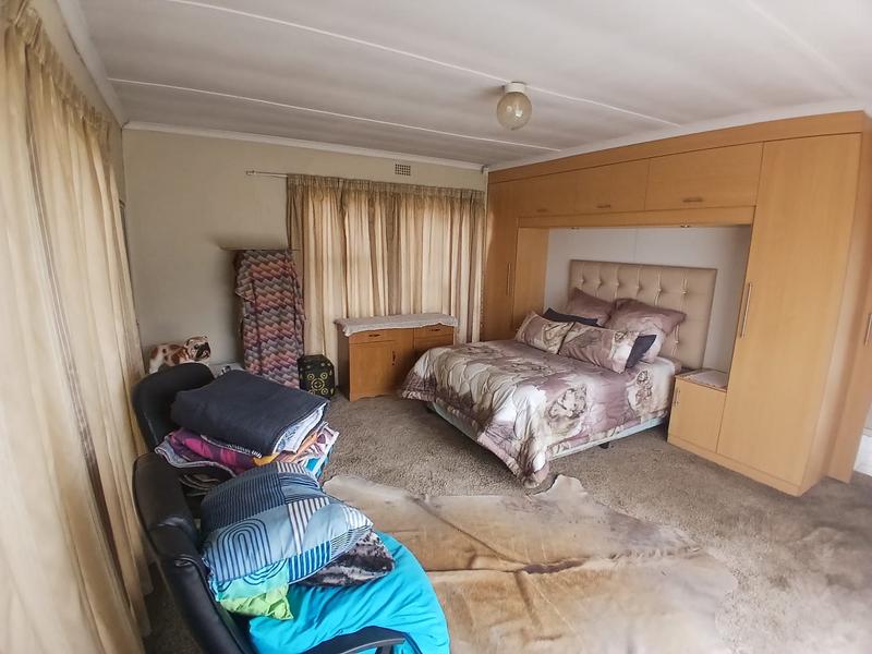 4 Bedroom Property for Sale in Lodeyko Gauteng