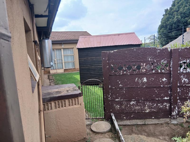 4 Bedroom Property for Sale in Lodeyko Gauteng