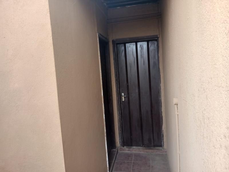 4 Bedroom Property for Sale in Lodeyko Gauteng