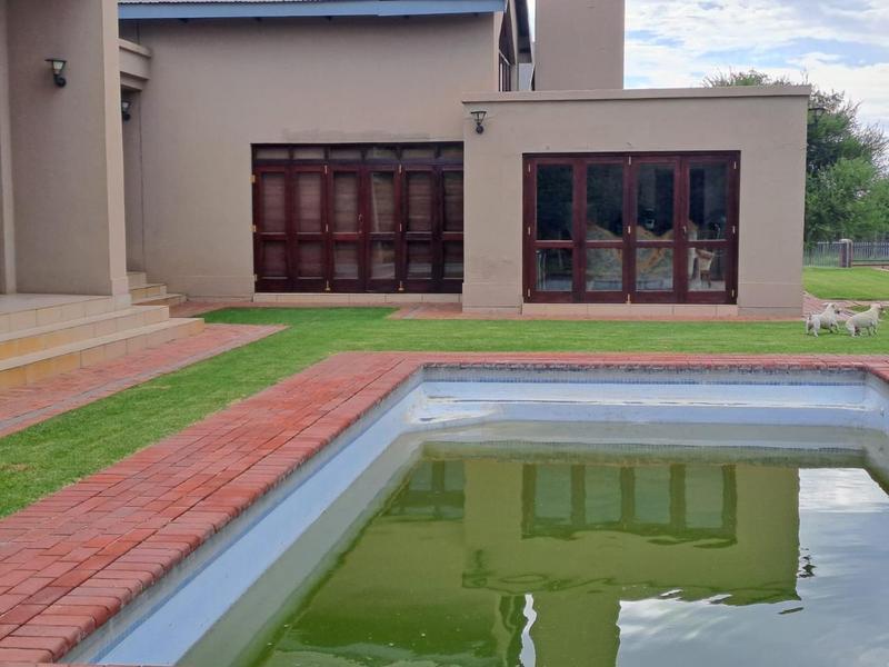 5 Bedroom Property for Sale in Roodeplaat Gauteng