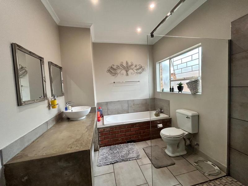 5 Bedroom Property for Sale in Jordaan Park Gauteng