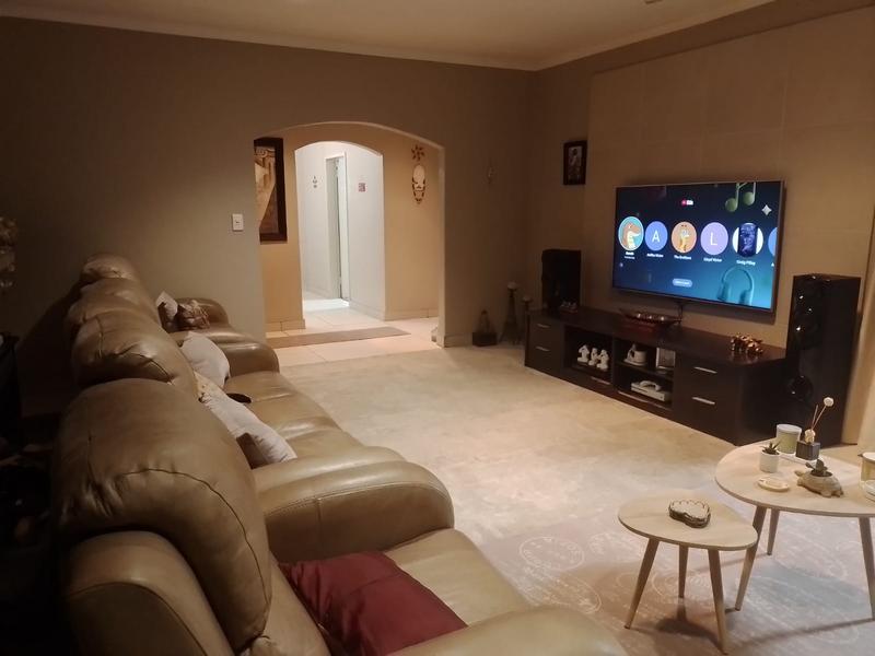 4 Bedroom Property for Sale in Northcliff Gauteng