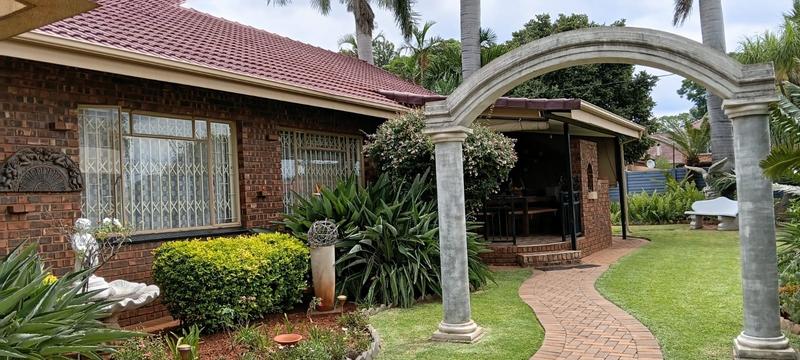 4 Bedroom Property for Sale in Dorandia Gauteng