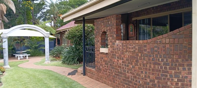 4 Bedroom Property for Sale in Dorandia Gauteng
