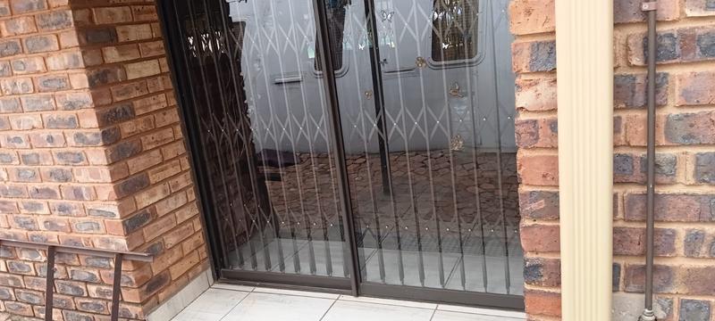 4 Bedroom Property for Sale in Dorandia Gauteng