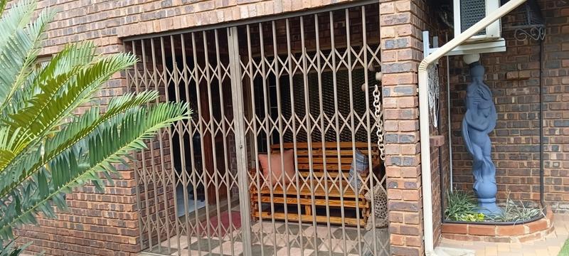 4 Bedroom Property for Sale in Dorandia Gauteng