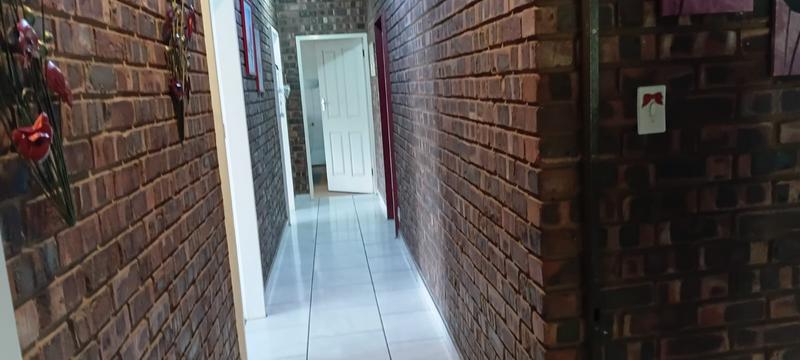 4 Bedroom Property for Sale in Dorandia Gauteng