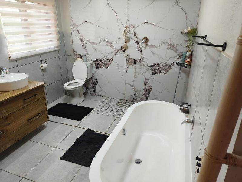 4 Bedroom Property for Sale in Silver Lakes Gauteng