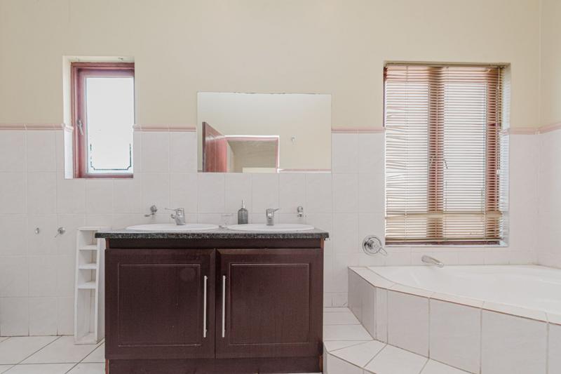 4 Bedroom Property for Sale in Blue Valley Golf Estate Gauteng