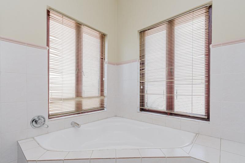 4 Bedroom Property for Sale in Blue Valley Golf Estate Gauteng