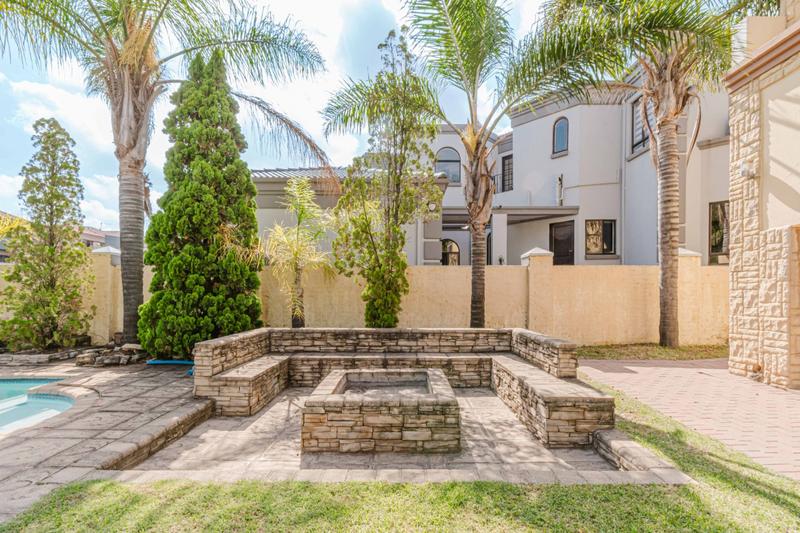 4 Bedroom Property for Sale in Blue Valley Golf Estate Gauteng