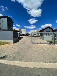 To Let 2 Bedroom Property for Rent in Fleurhof Gauteng