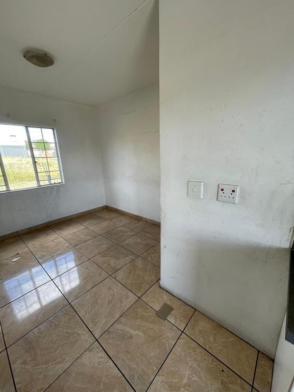 To Let 2 Bedroom Property for Rent in Fleurhof Gauteng