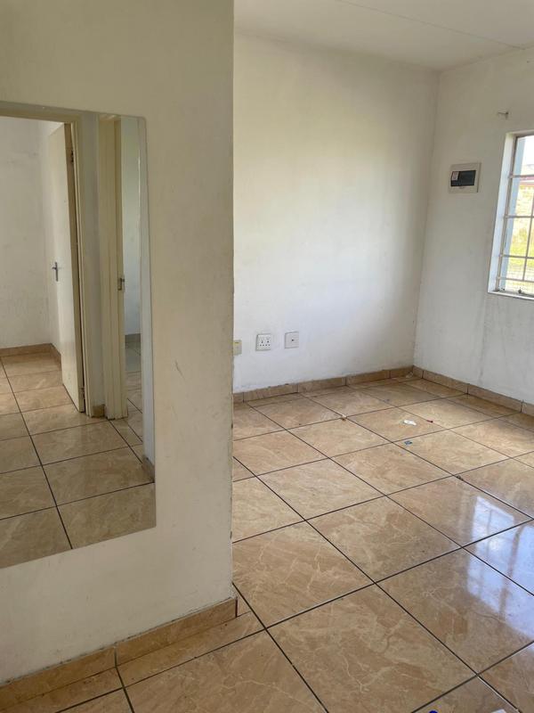 To Let 2 Bedroom Property for Rent in Fleurhof Gauteng