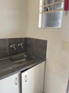To Let 2 Bedroom Property for Rent in Fleurhof Gauteng