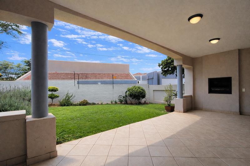 To Let 4 Bedroom Property for Rent in Waterkloof Ridge Gauteng