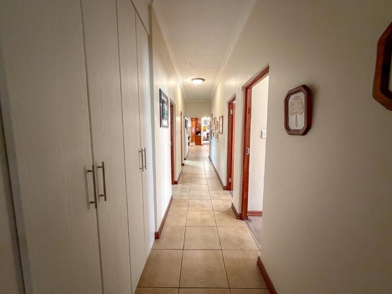4 Bedroom Property for Sale in Midfield Estate Gauteng