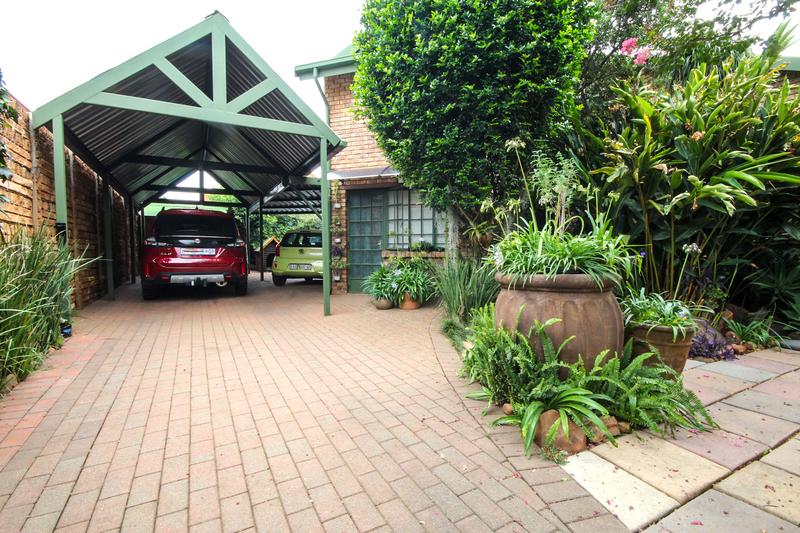 4 Bedroom Property for Sale in Rooihuiskraal North Gauteng