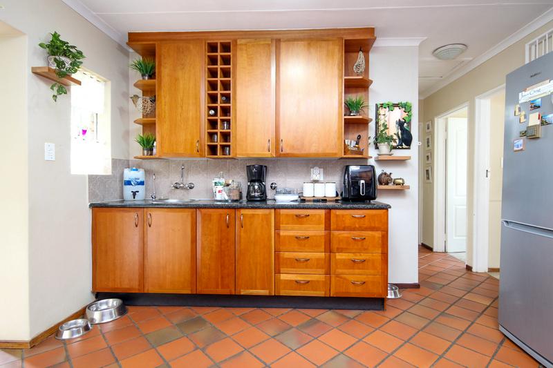 4 Bedroom Property for Sale in Rooihuiskraal North Gauteng