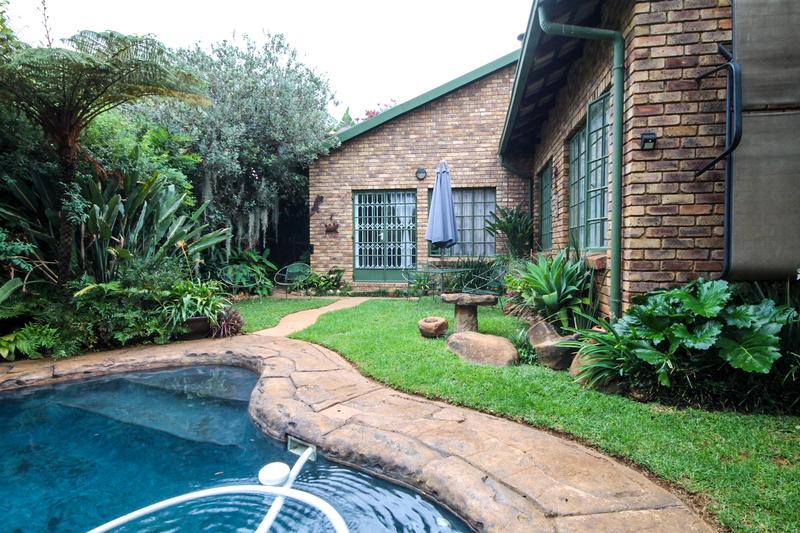 4 Bedroom Property for Sale in Rooihuiskraal North Gauteng