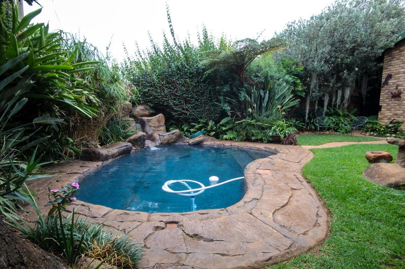 4 Bedroom Property for Sale in Rooihuiskraal North Gauteng