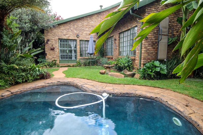 4 Bedroom Property for Sale in Rooihuiskraal North Gauteng