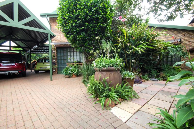 4 Bedroom Property for Sale in Rooihuiskraal North Gauteng