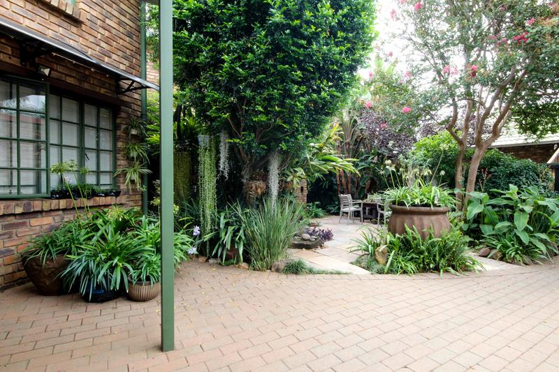 4 Bedroom Property for Sale in Rooihuiskraal North Gauteng