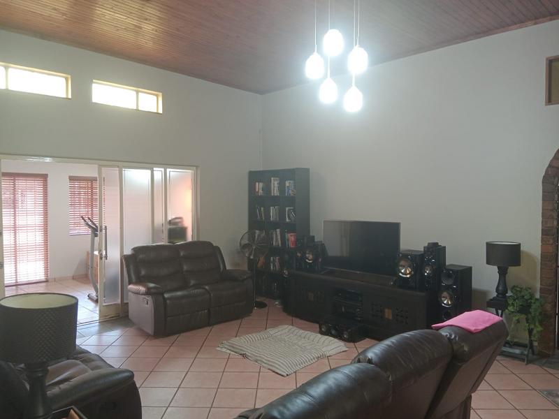 4 Bedroom Property for Sale in Wierda Park Gauteng
