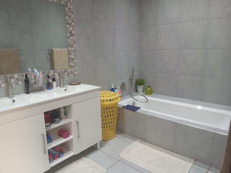 4 Bedroom Property for Sale in Wierda Park Gauteng