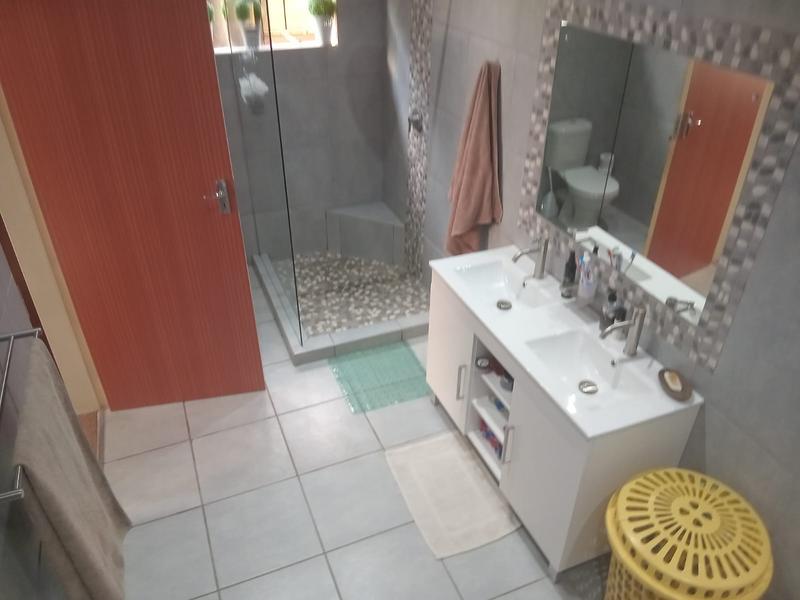 4 Bedroom Property for Sale in Wierda Park Gauteng