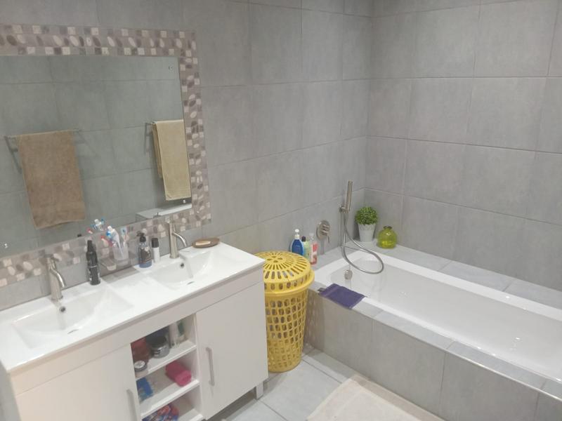 4 Bedroom Property for Sale in Wierda Park Gauteng