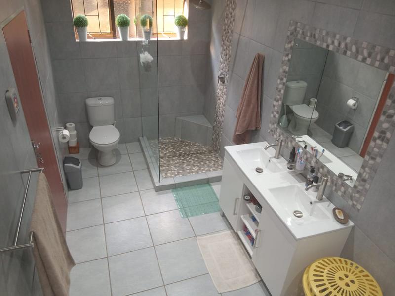 4 Bedroom Property for Sale in Wierda Park Gauteng