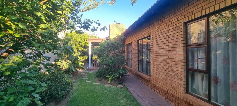 4 Bedroom Property for Sale in Amberfield Gauteng