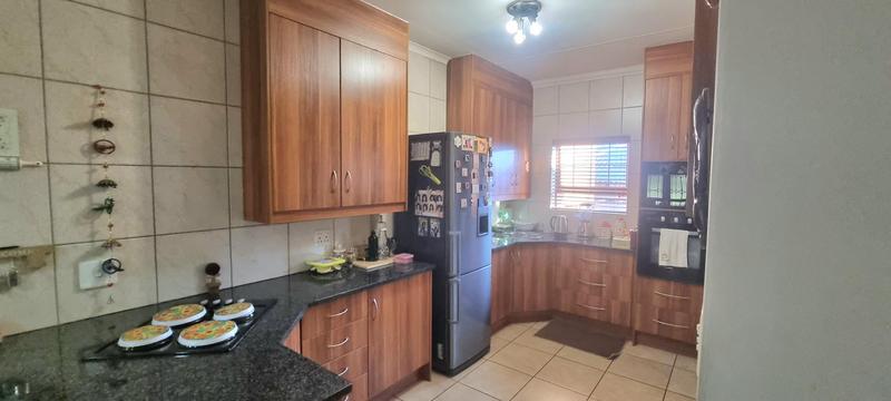 4 Bedroom Property for Sale in Amberfield Gauteng