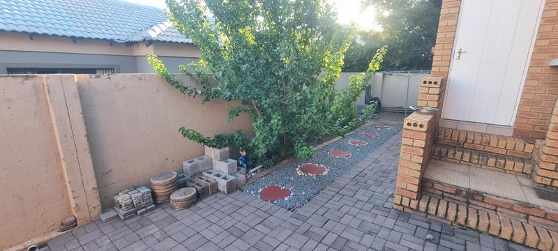 4 Bedroom Property for Sale in Amberfield Gauteng