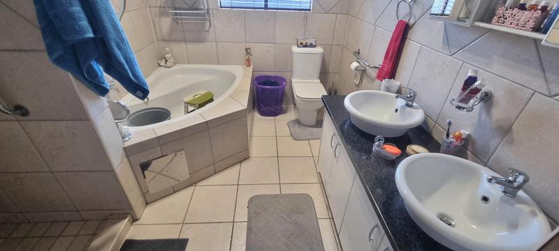 4 Bedroom Property for Sale in Amberfield Gauteng