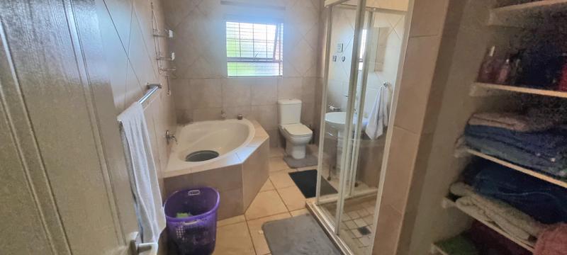 4 Bedroom Property for Sale in Amberfield Gauteng