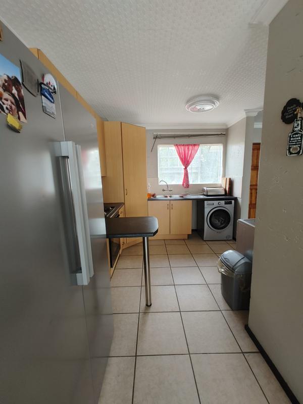 To Let 2 Bedroom Property for Rent in Sonneveld Gauteng