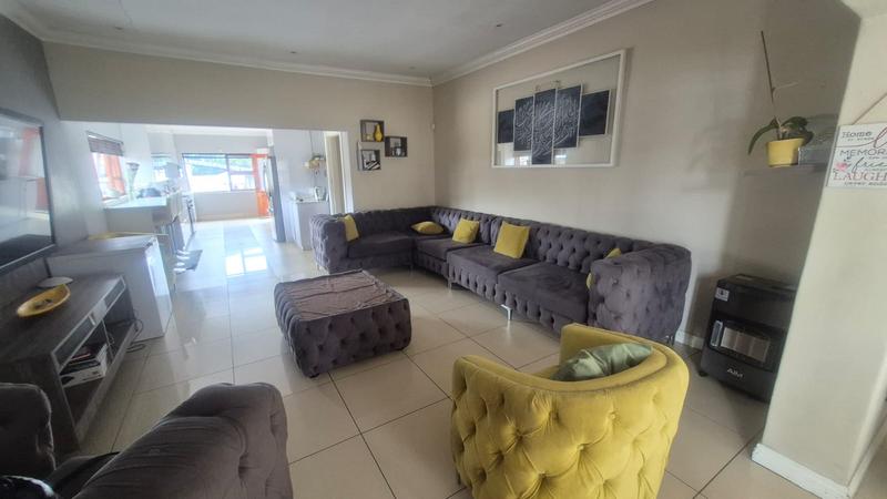 5 Bedroom Property for Sale in Florida Gauteng